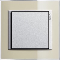 Gira Event Clear. Цвет рамки: Песочный; Цвет вставки и клавиши: Алюминий