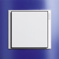 Gira Event Opaque. Цвет рамки: Синий; Цвет вставки: Белый глянцевый; Цвет клавиши: Белый матовый