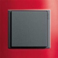 Gira Event Opaque. Цвет рамки: Красный; Цвет вставки и клавиши: Антрацит