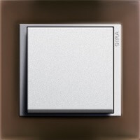 Gira Event Opaque. Цвет рамки: Коричневый; Цвет вставки и клавиши: Алюминий