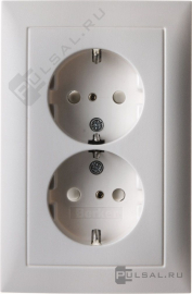 Розетка
S.1,  со шторками,  с заземлением,  двойная,  безвинтовые клеммы,   цвет - белый глянцевый,  пластмасса,  47298989,  4729 89 89,  Berker
 - PULSAL.RU