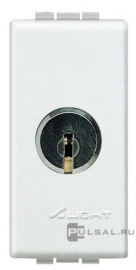Переключатель поворотный поворотный с ключом (разные ключи), 16А
LivingLight,  LivingLight AIR,   цвет - белый,  пластмасса,  N4022,  BTicino
 - PULSAL.RU