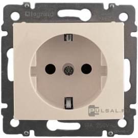 Розетка
Valena,  со шторками,  с заземлением,  одинарная,  винтовые клеммы,   цвет - слоновая кость,  пластмасса,  774321,  7 743 21,  Legrand
 - PULSAL.RU