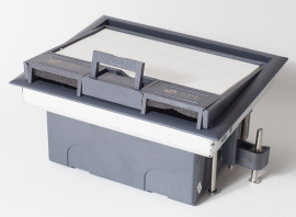 Люк на 4 поста с пластиковой коробкой
Системы лючков,  напольная,  4 поста,  8 модулей,   цвет - серый,  металл,  пластмасса,  IP 40,  300005-SPL,  300005,  SPL
 - PULSAL.RU