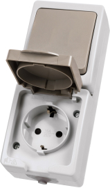 Блок, розетка + выключатель (вертикальный)
Вуокса,  со шторками,  с крышкой,  с заземлением,  одинарная,  винтовые клеммы,   цвет - серый,  пластмасса,  IP 54,  SQ1803-0011,  TDM
 - PULSAL.RU