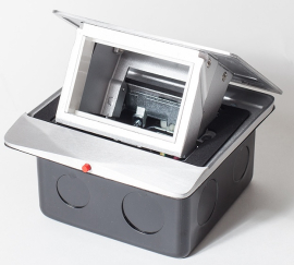 Люк на 1,5 поста с металлической коробкой
Системы лючков,  напольная,  3 модуля,  1,5 поста без перегородки,   цвет - алюминий,  металл,  IP 44,  300002-SPL,  300002,  SPL
 - PULSAL.RU