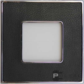 Рамка
Vintage Tapestry,  1 пост,   цвет - хром блестящий (bright chrome), monalisa,  вертикальная,  горизонтальная,  кожа,  металл,  FD01321MCB,  FEDE
 - PULSAL.RU