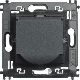 Розетка с суппортом
LivingLight,  со шторками,  с крышкой,  с заземлением,  одинарная,  безвинтовые клеммы,   цвет - антрацит,  пластмасса,  L4141MAP,  BTicino
 - PULSAL.RU