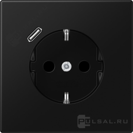 Розетка USB C с электрической розеткой
LS 990,  LS plus,  LS ZERO,  LS-design,  FD-design,  USB type-C 5V,  Электр. с USB,  одинарная,   цвет - черный матовый,  пластмасса,  LS1520-18CSWM,  LS 1520-18 C SWM,  JUNG
 - PULSAL.RU