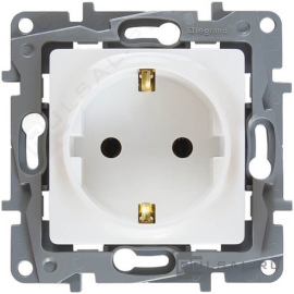 Розетка
Etika,  без шторок,  с заземлением,  одинарная,  винтовые клеммы,   цвет - белый,  пластмасса,  672221,  6 722 21,  Legrand
 - PULSAL.RU