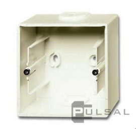 Коробка открытой установки
Basic 55,   цвет - белый chalet,  пластмасса,  1701-96-507,  2CKA001799A0968,  ABB
 - PULSAL.RU